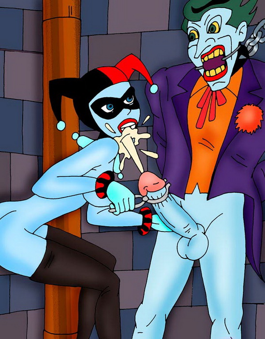 Харли Квин пытается щипцами пережать пенис Джокера и перекрыть бьющую ей в лицо струю спермы