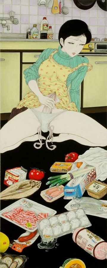 жестокий секс, гуро, молодая японка на кухне мастурбирует морепродуктами, засунув в трусы кальмара