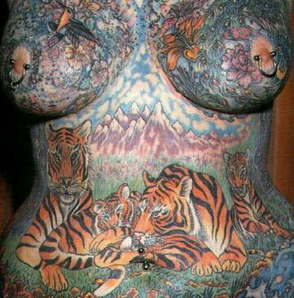 тату с тиграми. женское тело все покрыто татуировкой на индийские народные теы. порноприкол