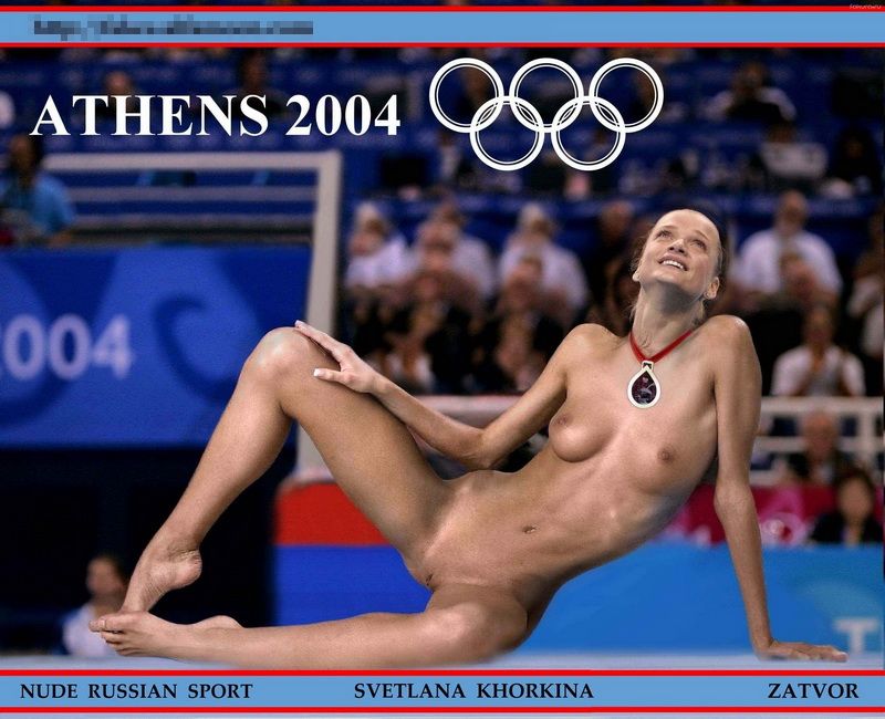 фото страшная и голая Светлана Хоркина в голом виде на полу спортзала