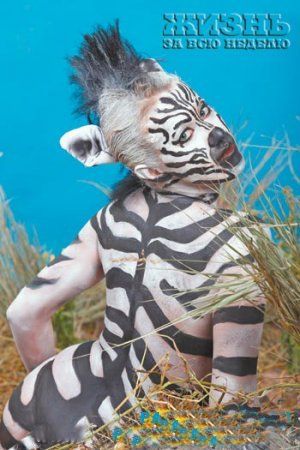фото голая Ксения Собчак в бодиарте раскрашена под зебру