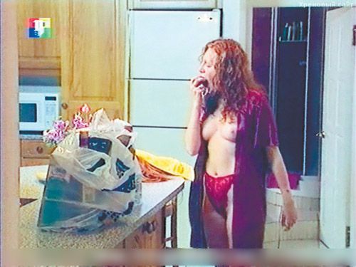 фото Наталья Бочкарева с голой грудью в распахнутом халате на кухне, частное фото