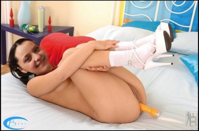 эротическое фото Валентины Рубцовой с вибратором в попе, голые из УНИВЕРа порно фото