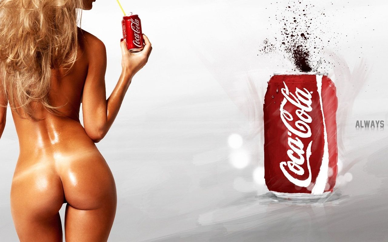голая женская попка на рекламе Кока-Колы, сексуальная реклама, эротика в рекламе фото